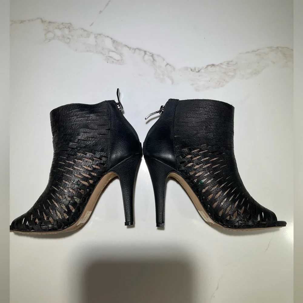 🥳🥳 📦 VINCE CAMUTO Leather Krandi black ankle shoes, 4” Heel, Size 5 - Picture 5 of 6